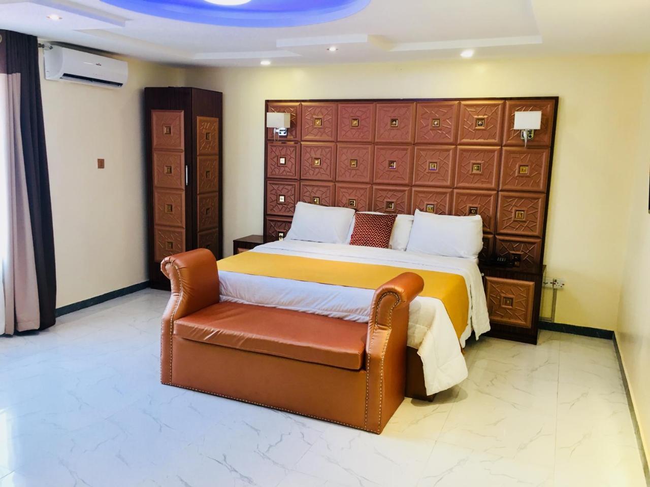 Double M Exquisite Suites And Lounge Lekki Ogombo Exterior foto