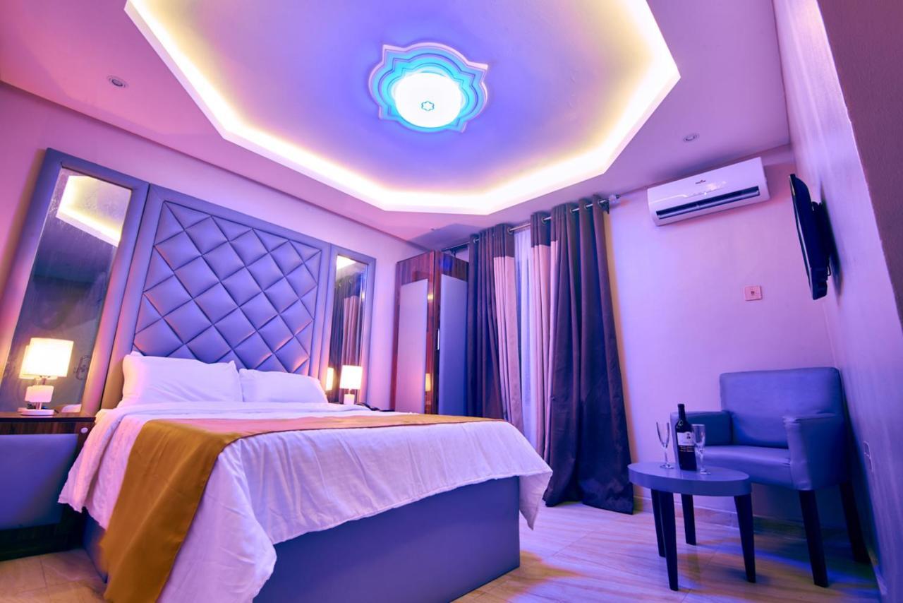 Double M Exquisite Suites And Lounge Lekki Ogombo Exterior foto